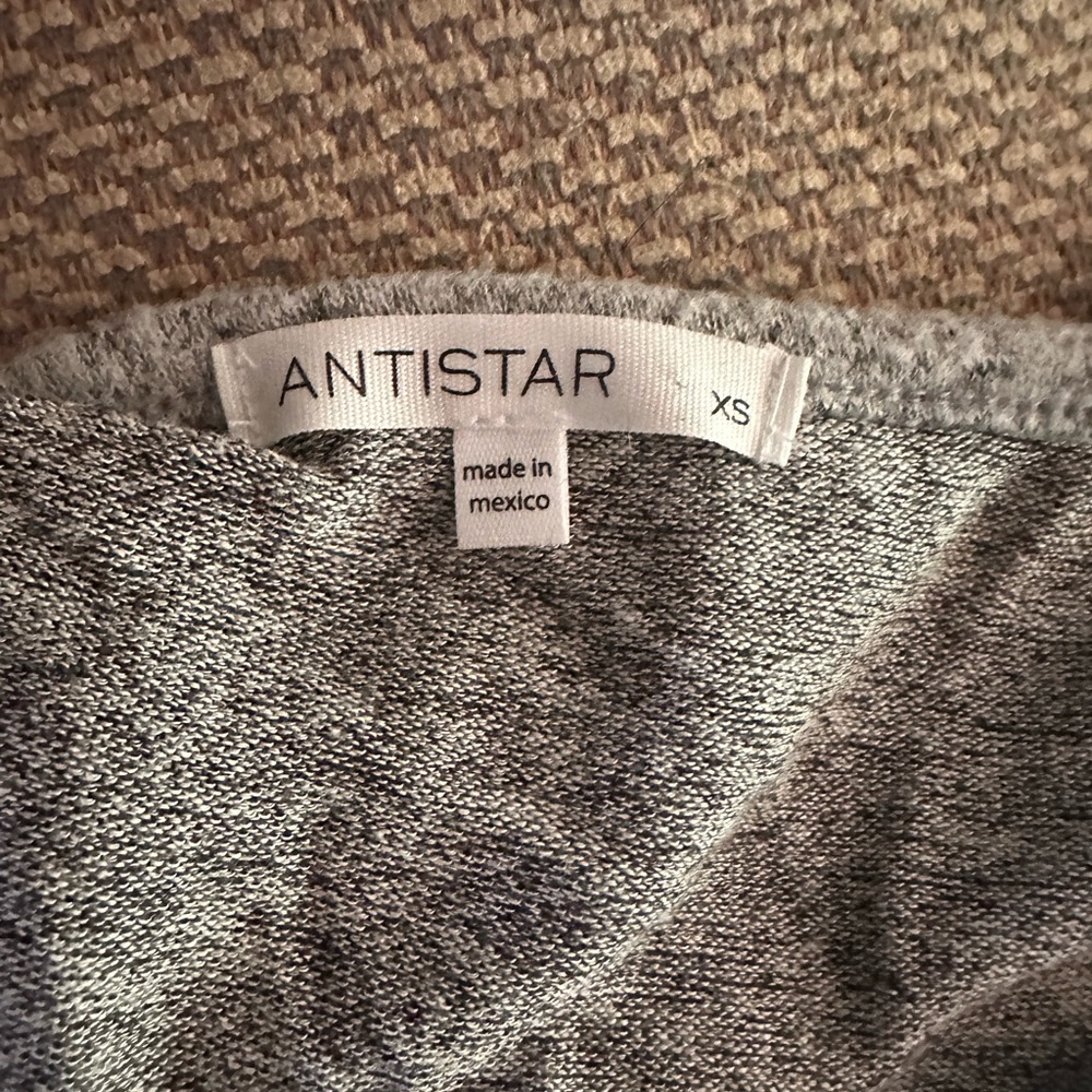 Grey long sleeve crop top